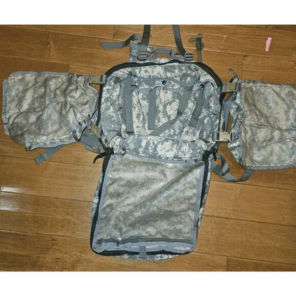 New! VGC SPECIALTY DEFENSE MEDIC BAG PACK DIGITAL COMBAT MEDIC KIT USGI Molle - Picture 7 of 10
